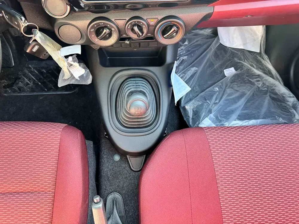 2025 TOYOTA HILUX D/C P/UP 4X2 2.7L PETROL BASIC PWR WIN BRAND NEW 0KM - Image 12