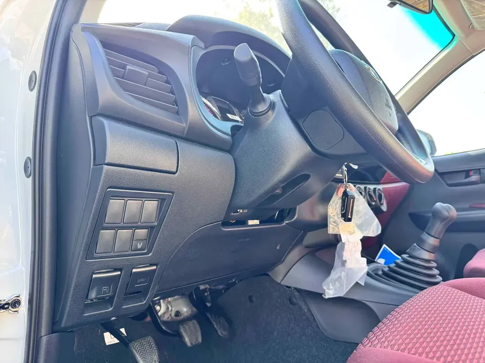 2025 TOYOTA HILUX D/C P/UP 4X2 2.7L PETROL BASIC PWR WIN BRAND NEW 0KM - Image 13