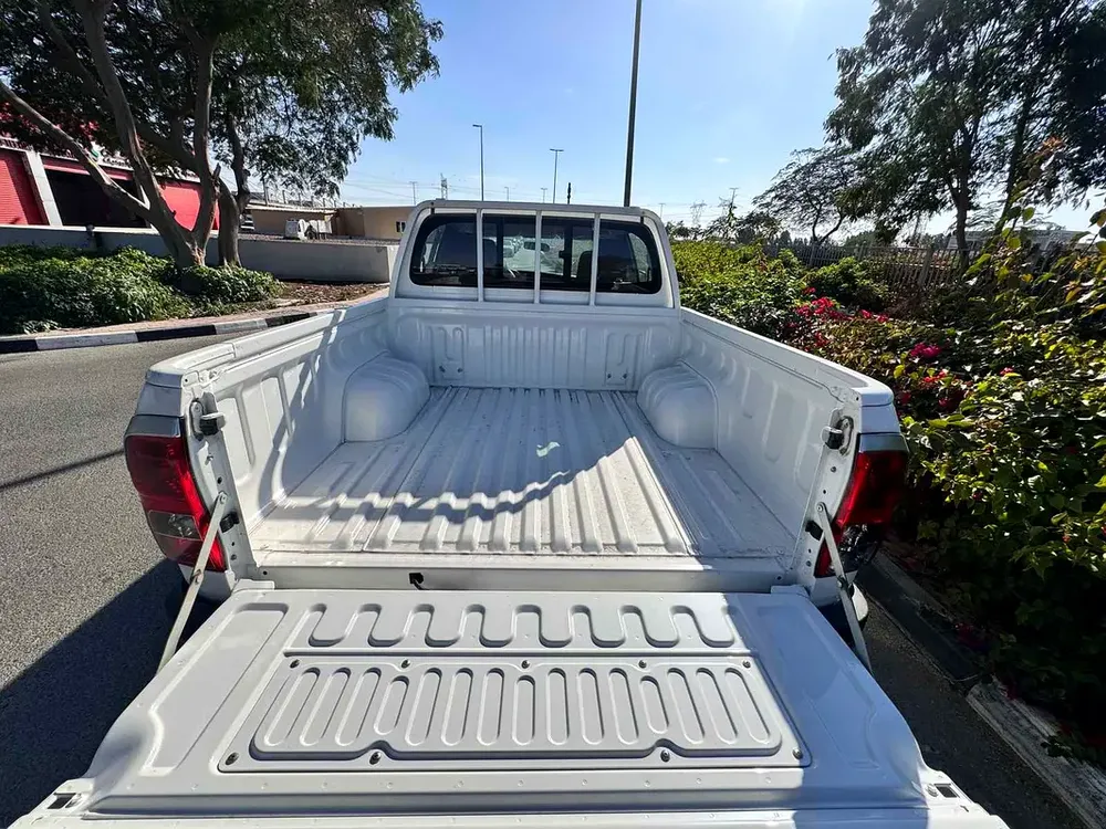 2025 TOYOTA HILUX D/C P/UP 4X2 2.7L PETROL BASIC PWR WIN BRAND NEW 0KM - Image 17