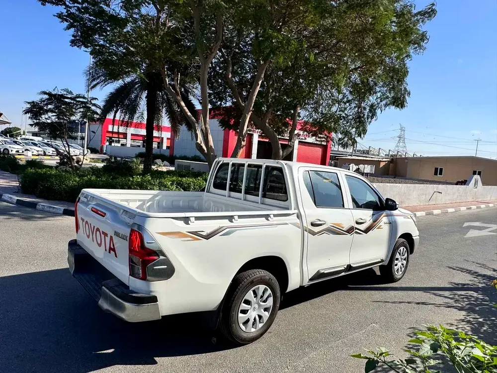 2025 TOYOTA HILUX D/C P/UP 4X2 2.7L PETROL BASIC PWR WIN BRAND NEW 0KM - Image 6
