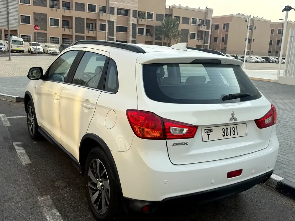 2017 Mitsubishi ASX GLX 4WD - GCC Specs - Perfect for UAE Roads - Image 4