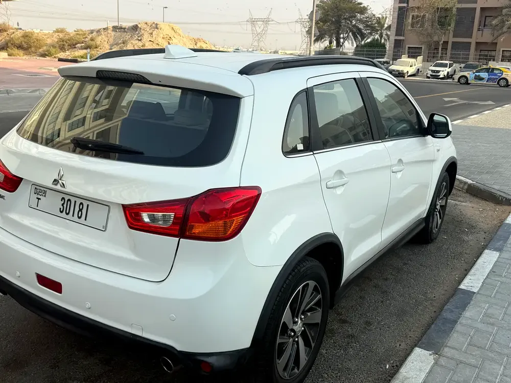 2017 Mitsubishi ASX GLX 4WD - GCC Specs - Perfect for UAE Roads - Image 5