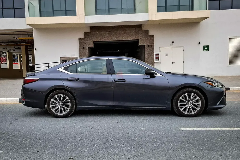 AED 1824/month | 2023 Lexus ES-Series ES 300h | GCC Specs | Ref#450550 - Image 4