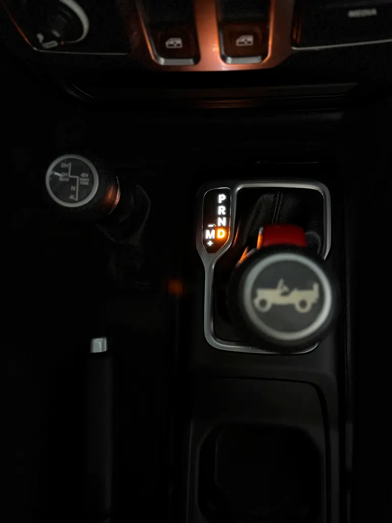 Jeep Wrangler sport 2019 GCC full option very clean and very good condition - Image 11