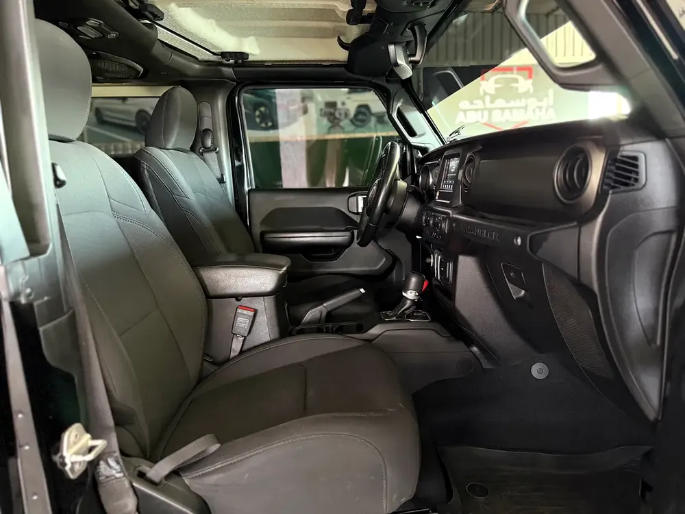 Jeep Wrangler sport 2019 GCC full option very clean and very good condition - Image 12