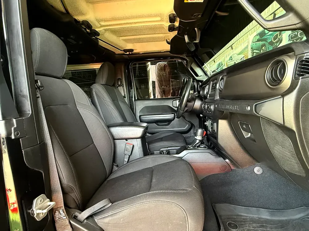 Jeep Wrangler sport 2019 GCC full option very clean and very good condition - Image 16