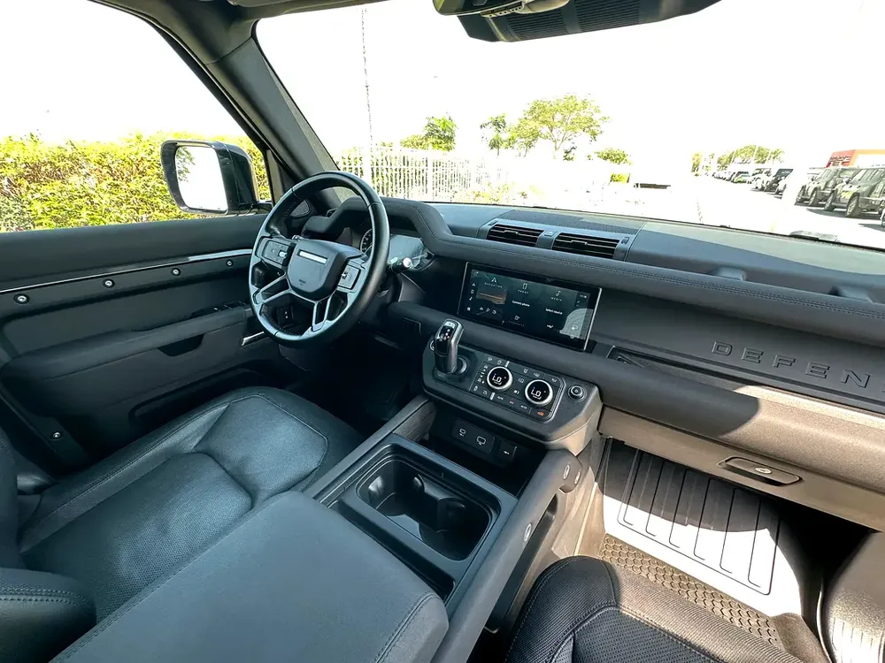 Land Rover Defender P400 2023 - Image 7