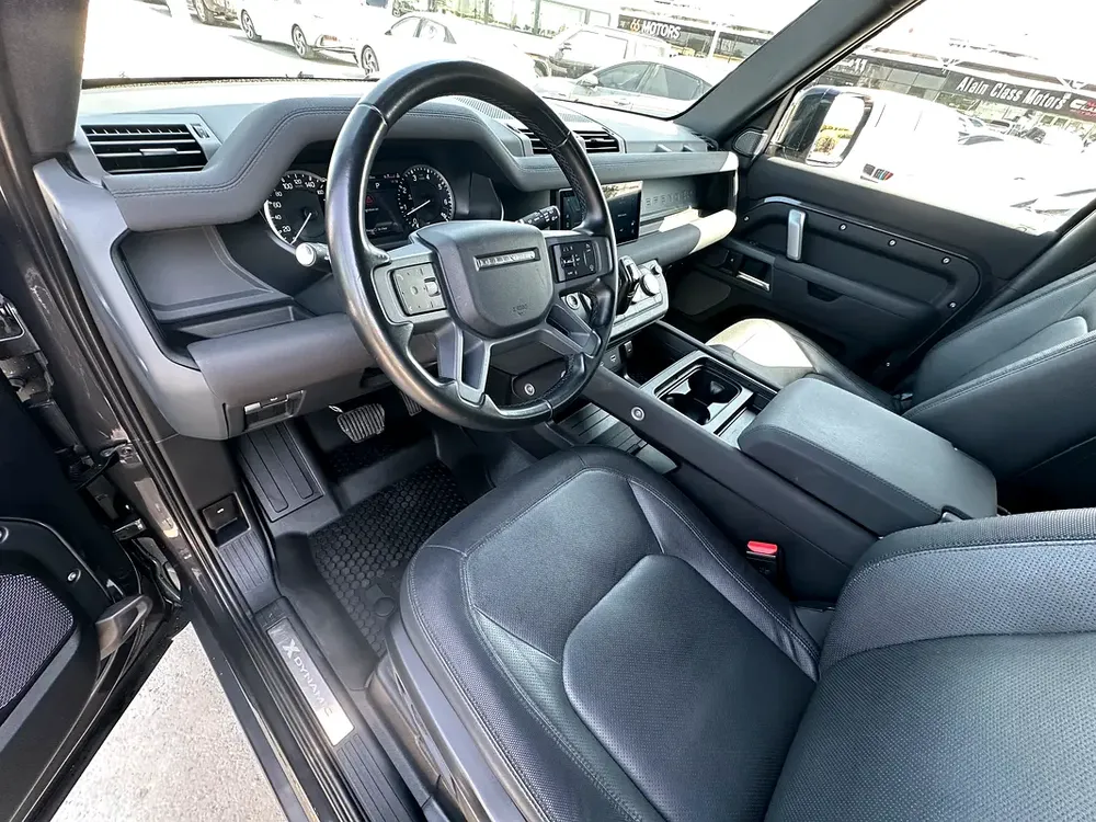 Land Rover Defender P400 2023 - Image 8