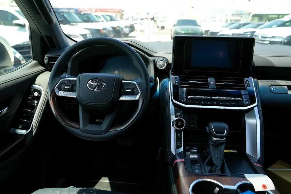 Toyota Land Cruiser GXR 3.5 HEV Hybrid GCC - Image 20