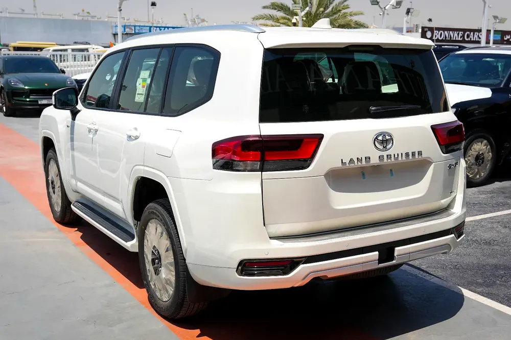 Toyota Land Cruiser GXR 3.5 HEV Hybrid GCC - Image 4