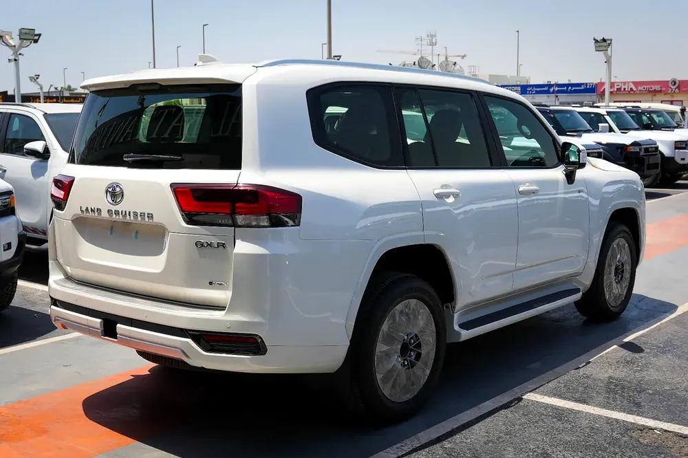 Toyota Land Cruiser GXR 3.5 HEV Hybrid GCC - Image 6