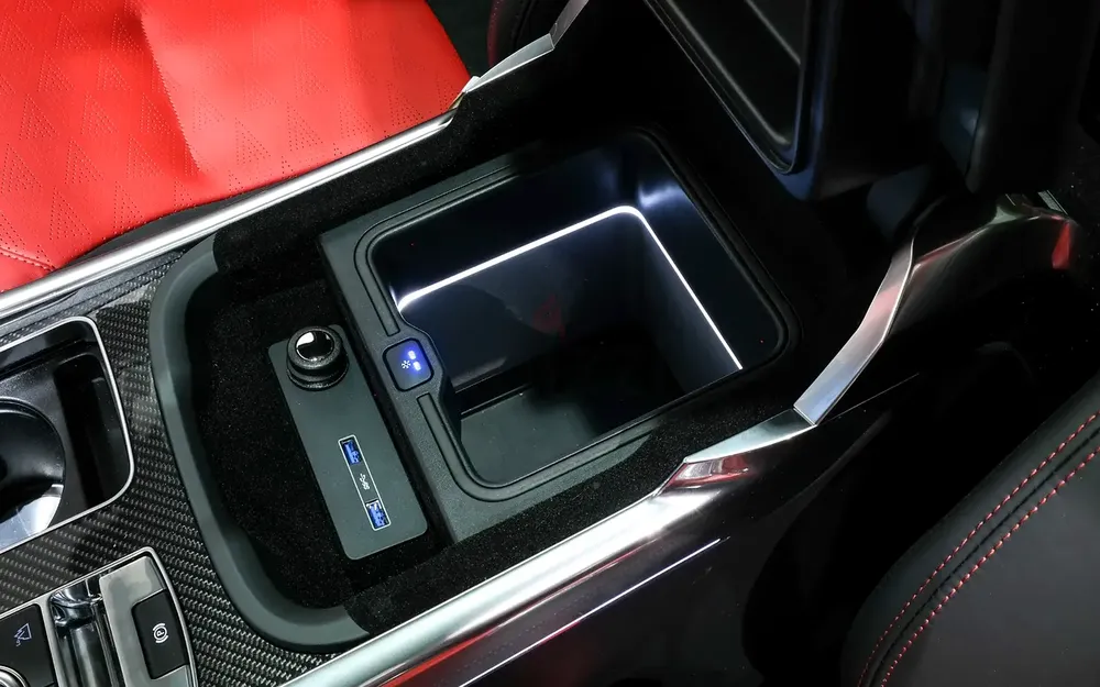 Range Rover Sport SVR, Upgraded Carbon Edition, 23 Wheels, Side Steps, Home Link - Image 10
