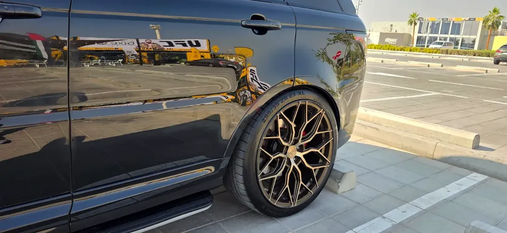 Range Rover Sport SVR, Upgraded Carbon Edition, 23 Wheels, Side Steps, Home Link - Image 4