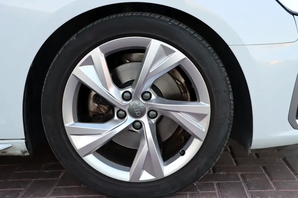 Audi A4 2021 35 TFSI S-line | GCC Specs | Low Mileage - Image 17