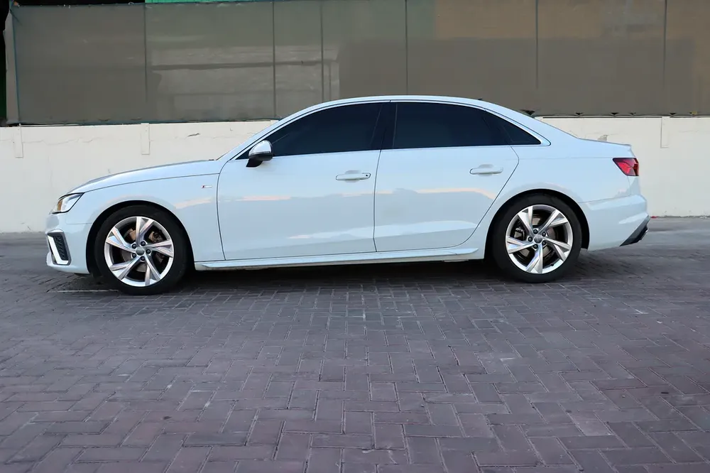 Audi A4 2021 35 TFSI S-line | GCC Specs | Low Mileage - Image 9
