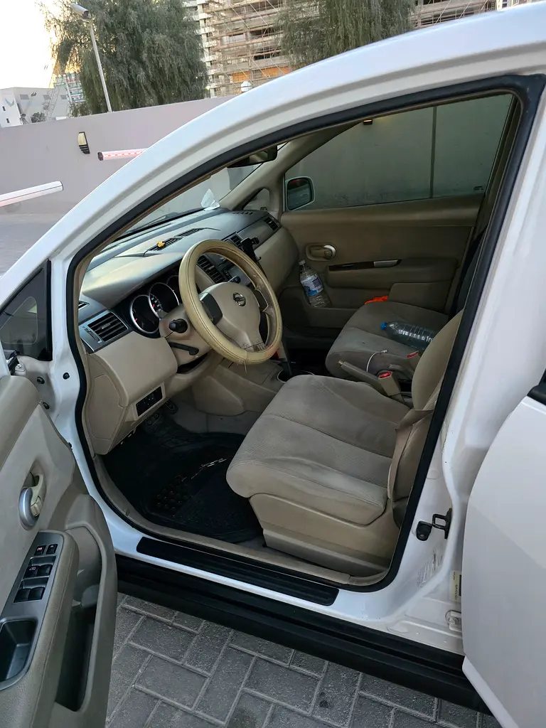 Nissan Tiida 2011 American Specs - Well Maintained - Image 4