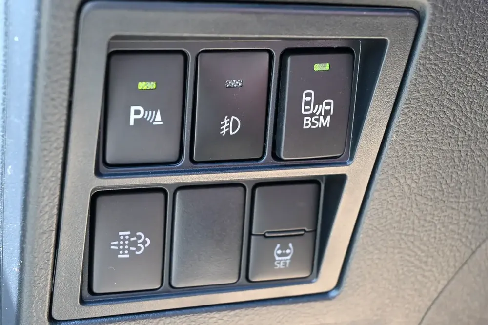 Toyota Hilux Double Cab GLX GCC Specs ( For Export Only) - Image 13
