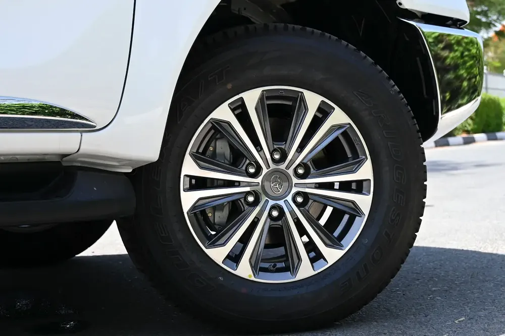 Toyota Hilux Double Cab GLX GCC Specs ( For Export Only) - Image 16