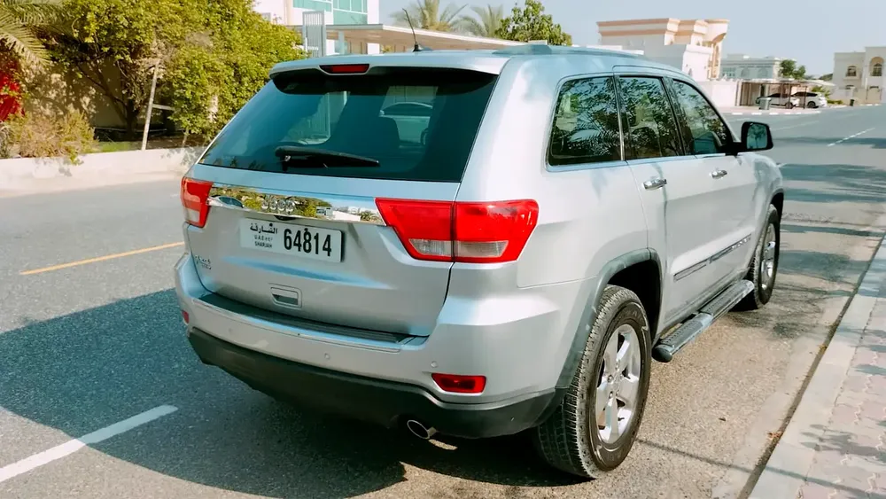 2011 JEEP GRAND CHEROKEE V6 - LIMITED - GCC SPECS - FULL OPTIONS - Image 4