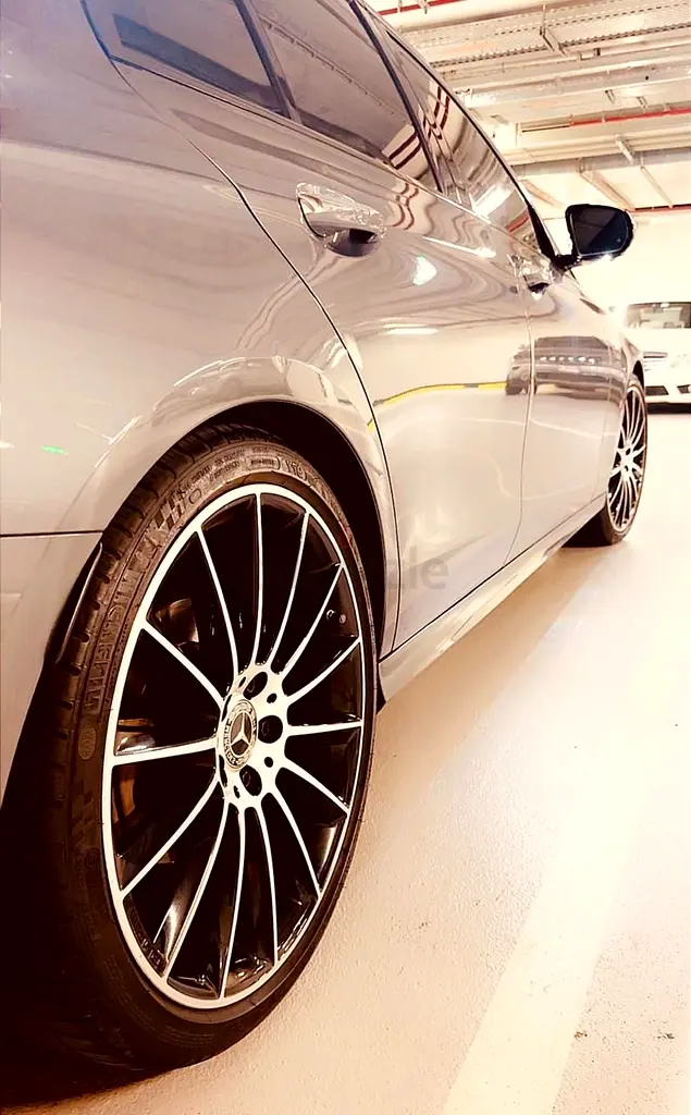 Mercedes Benz EClass E 300 2022 GCC Specs Full Service History and Service Contract and Warranty - Image 4