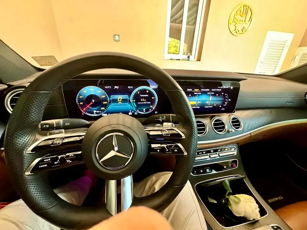 Mercedes Benz EClass E 300 2022 GCC Specs Full Service History and Service Contract and Warranty - Image 6