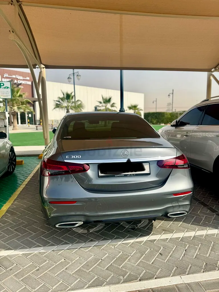 Mercedes Benz EClass E 300 2022 GCC Specs Full Service History and Service Contract and Warranty - Image 8