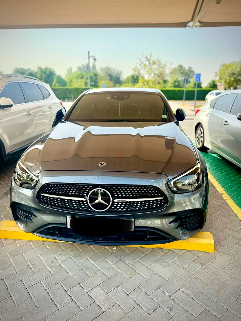 Mercedes Benz EClass E 300 2022 GCC Specs Full Service History and Service Contract and Warranty - Image 9