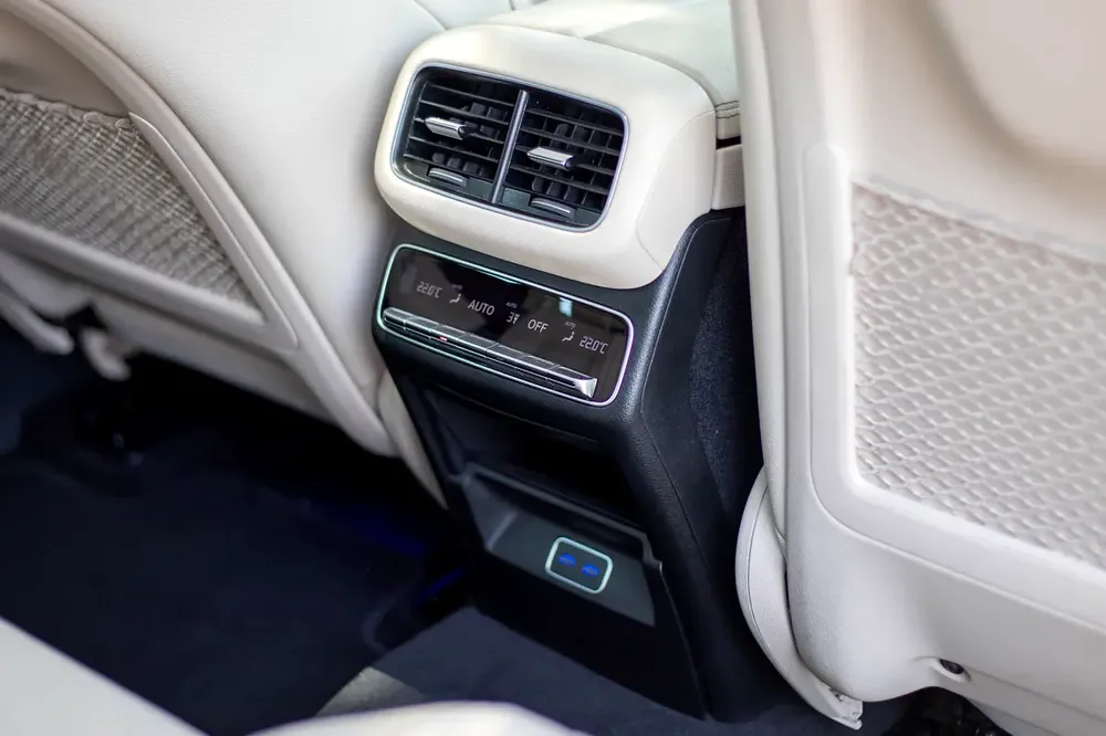 Mercedes-Benz GLE 450 AMG 4MATIC 2024 - GCC Specs - Image 19