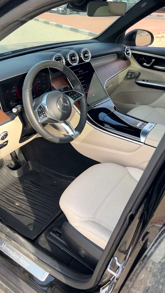 Mercedes-Benz GLC 300 2025 - American Specs - Image 4