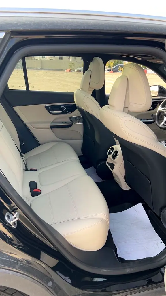 Mercedes-Benz GLC 300 2025 - American Specs - Image 5