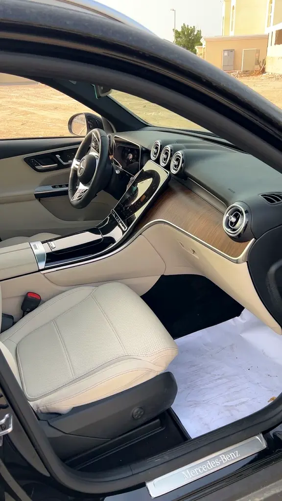 Mercedes-Benz GLC 300 2025 - American Specs - Image 6