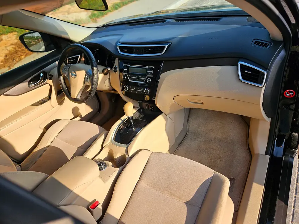 Nissan X Trail 2015 GCC 4WD Premium Condition With Low KM & 7 Seater - Image 10