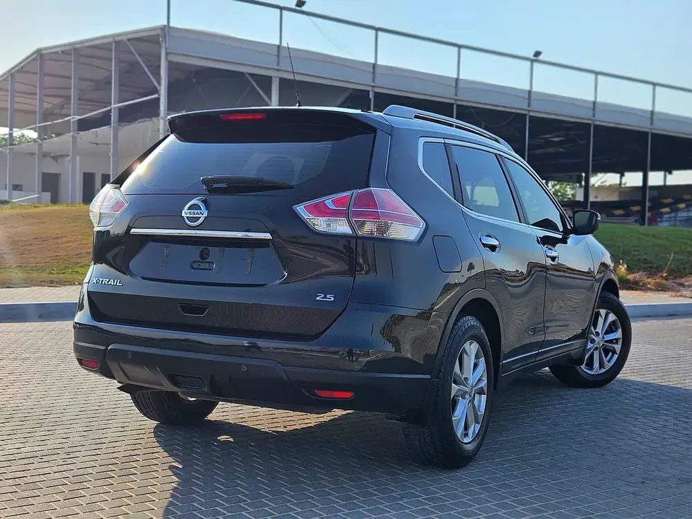 Nissan X Trail 2015 GCC 4WD Premium Condition With Low KM & 7 Seater - Image 13