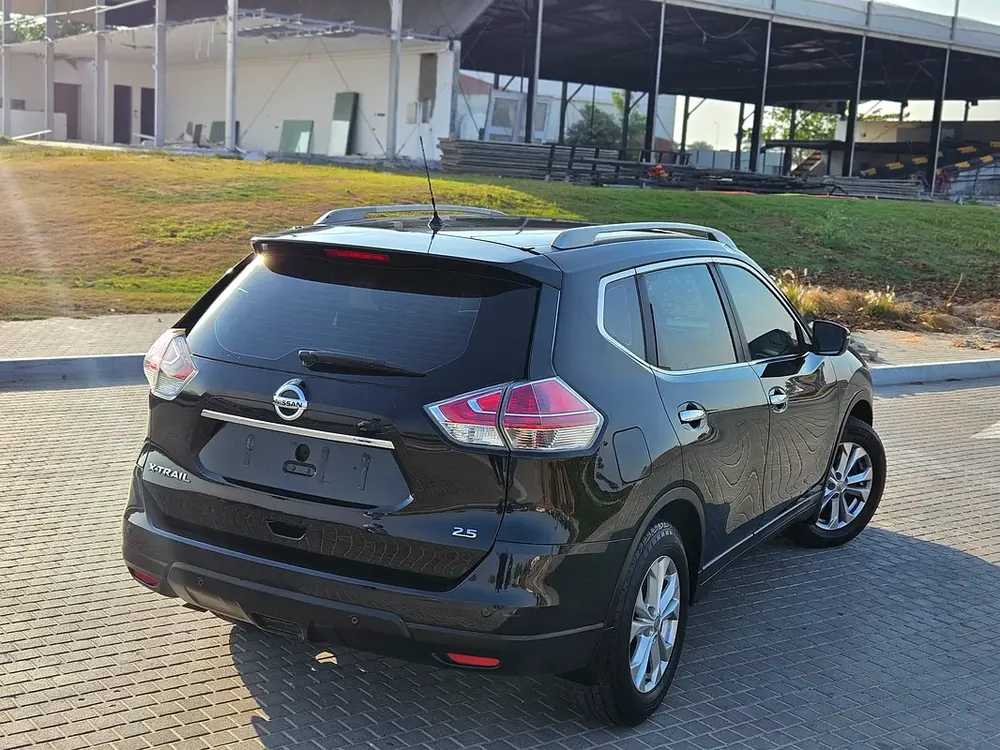 Nissan X Trail 2015 GCC 4WD Premium Condition With Low KM & 7 Seater - Image 14