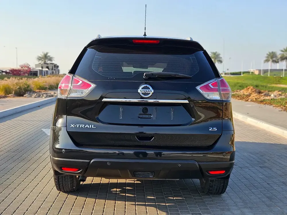 Nissan X Trail 2015 GCC 4WD Premium Condition With Low KM & 7 Seater - Image 16