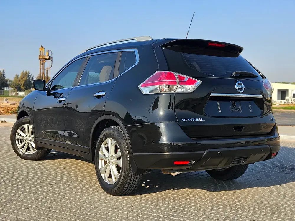 Nissan X Trail 2015 GCC 4WD Premium Condition With Low KM & 7 Seater - Image 17