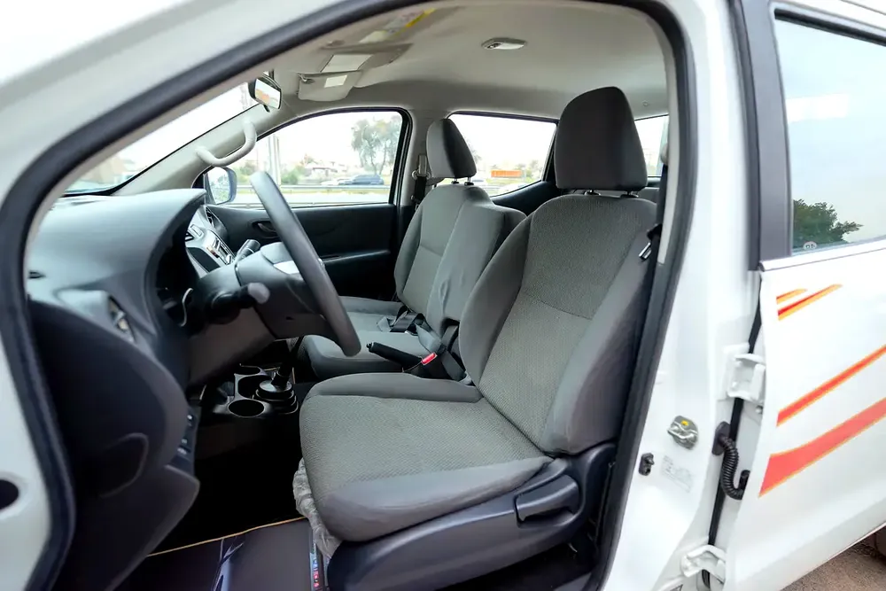 Navara | Double Cabin SE 4X2 | Manual | GCC Specs | Ref#N73209 - Image 8