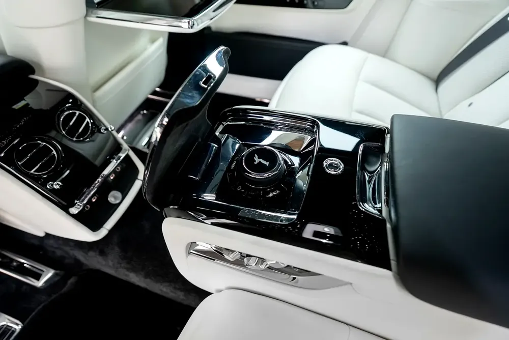 2026 ROLLS ROYCE PHANTOM | GCC | MAIN DEALER WARRANTY AND SERVICE | FULL OPTION - Image 16