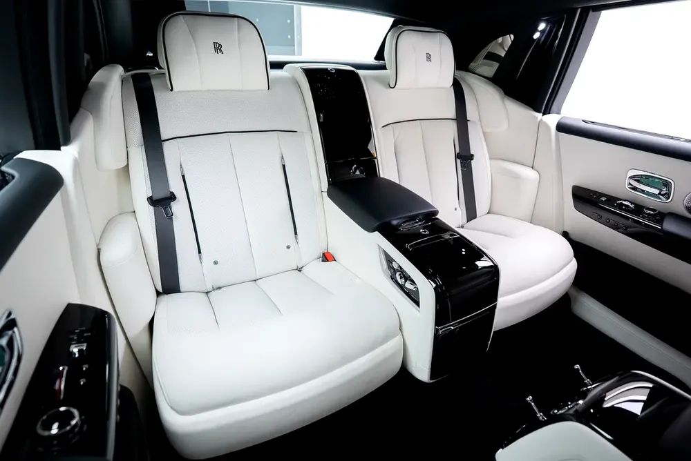 2026 ROLLS ROYCE PHANTOM | GCC | MAIN DEALER WARRANTY AND SERVICE | FULL OPTION - Image 17