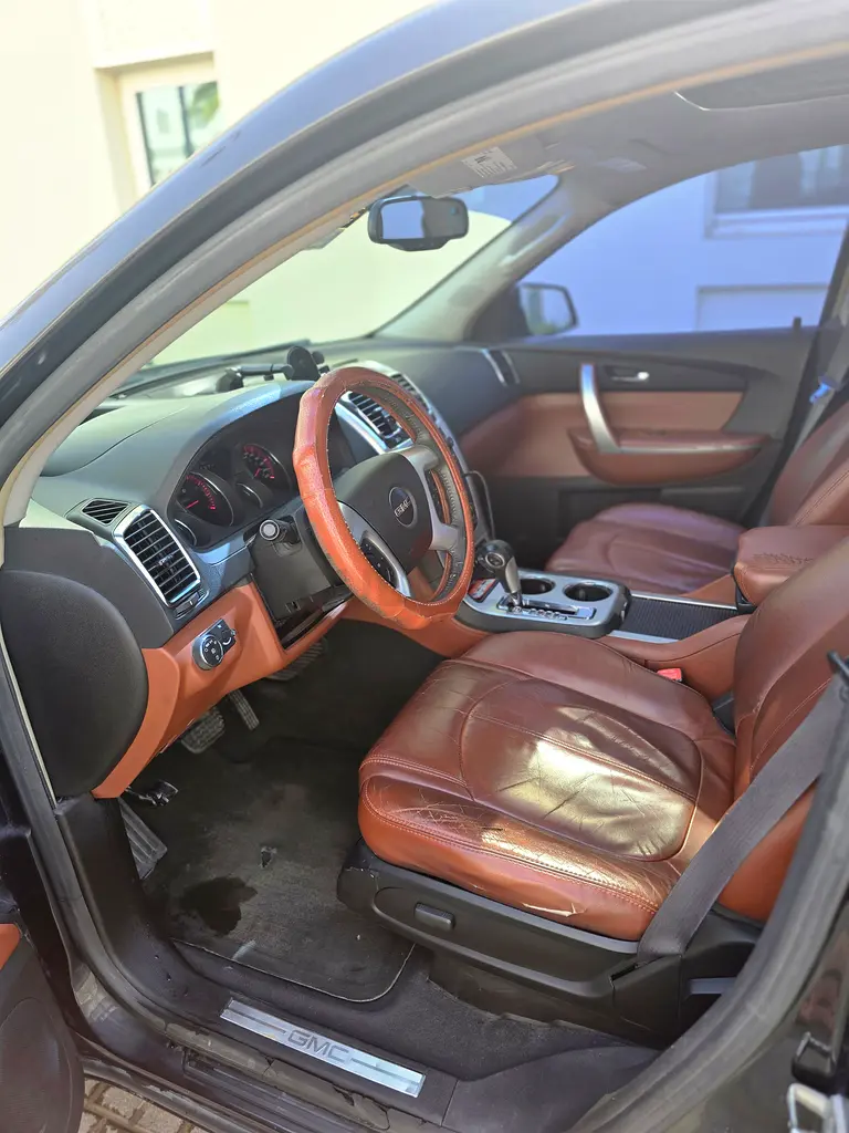 GMC Acadia , GCC , Low milage , Directly from owner - Image 9
