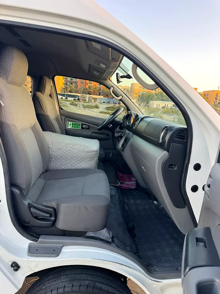 Nissan Urvan 2019 NV350 Hiroof 15 Seater GCC - Image 11