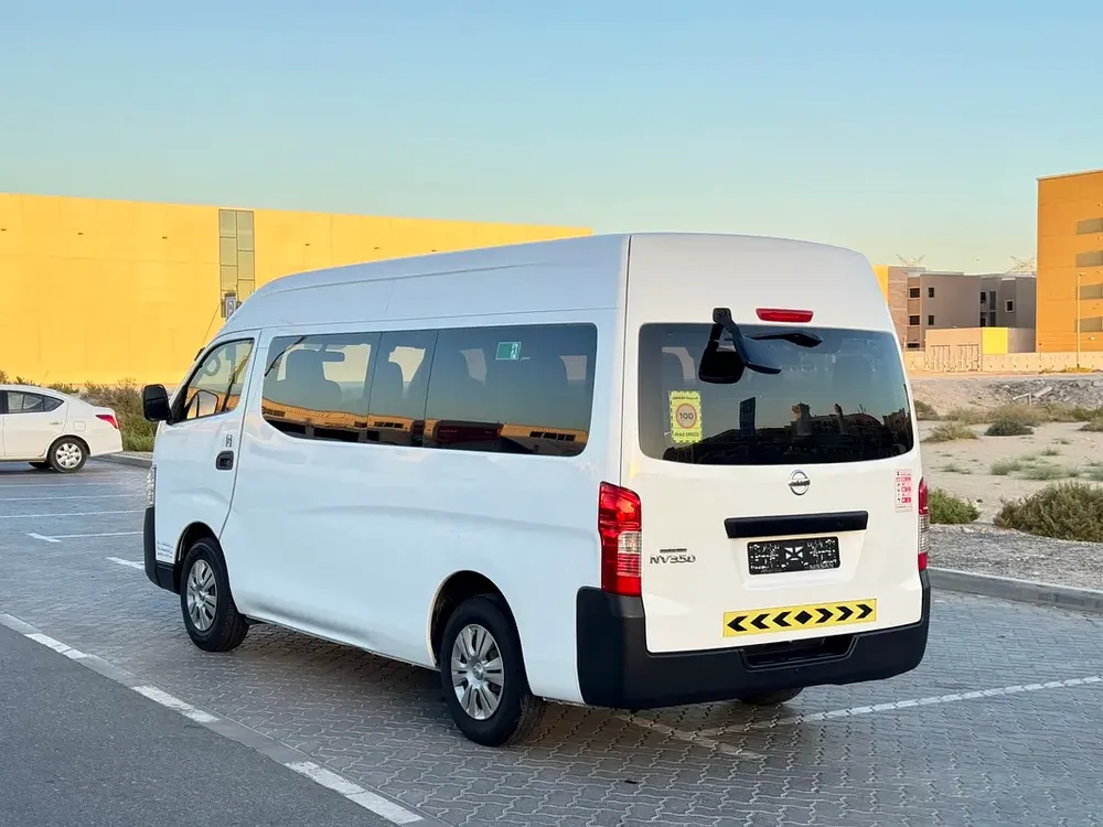 Nissan Urvan 2019 NV350 Hiroof 15 Seater GCC - Image 4