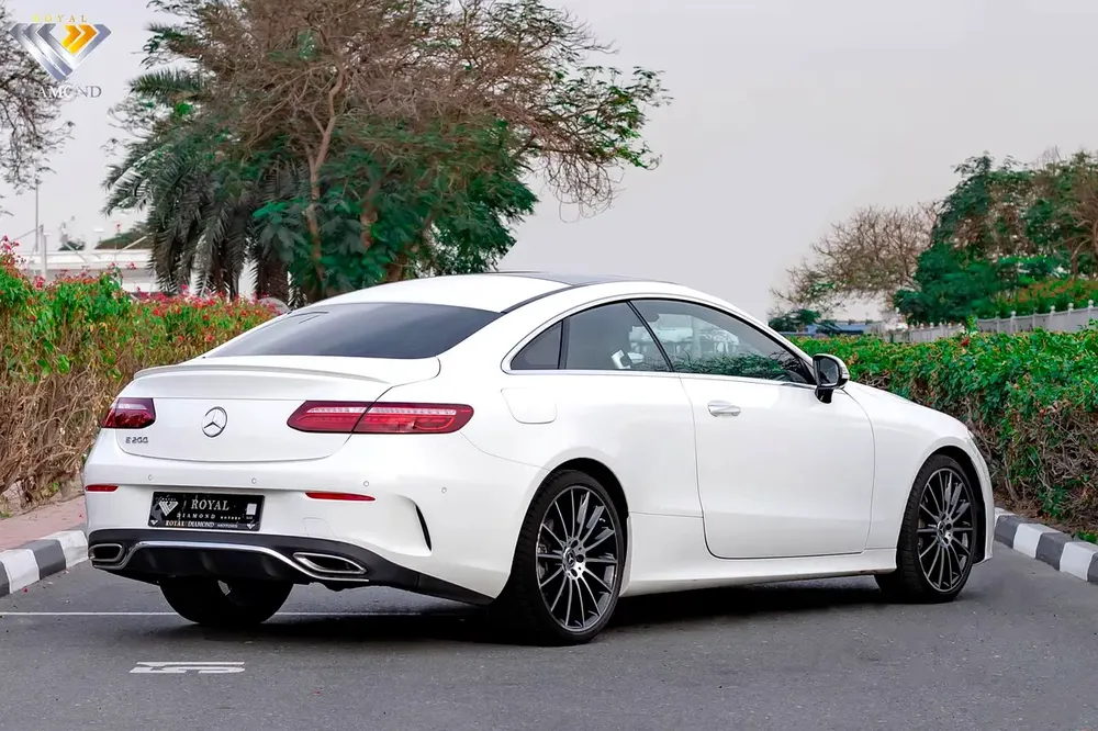 Mercedes Benz E200 Coupe 2023 GCC Under Warranty and Free Service From Agency - Image 6