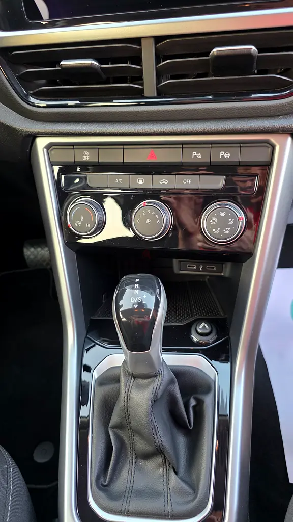 2023 VW T-Roc Life GCC | Full VW Service History | No Accidents | Excellent Condition - Image 12