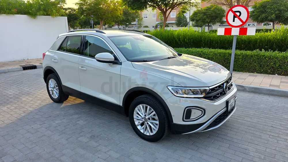 2023 VW T-Roc Life GCC | Full VW Service History | No Accidents | Excellent Condition - Image 4