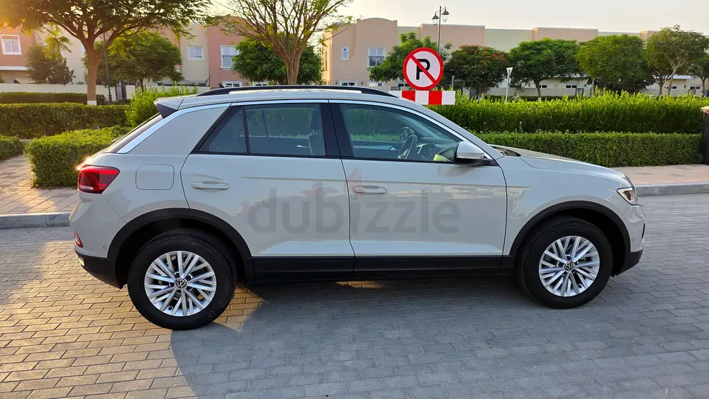 2023 VW T-Roc Life GCC | Full VW Service History | No Accidents | Excellent Condition - Image 5
