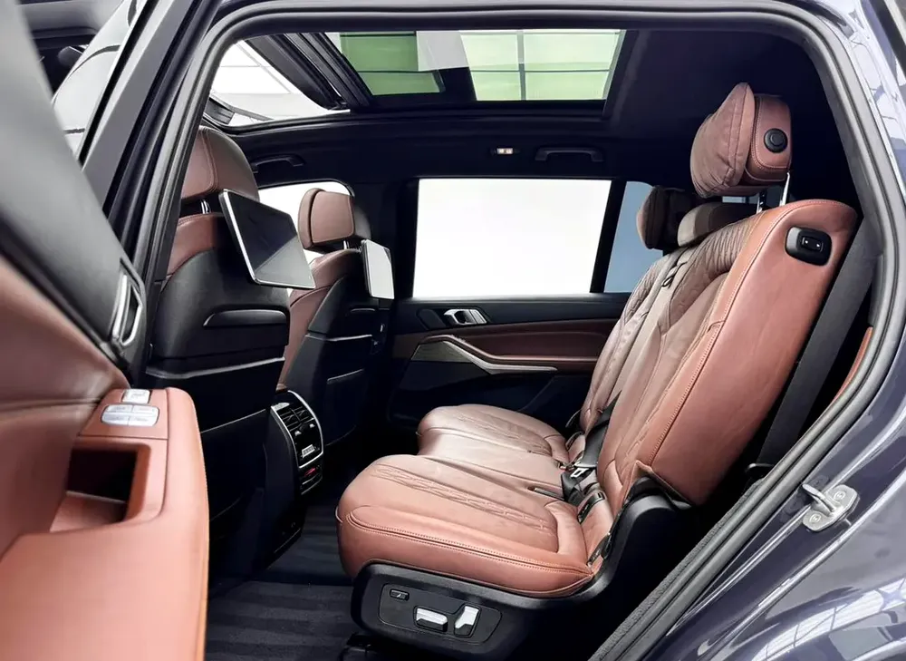 2020 BMW X7 xDrive40i M-Sport, 2026 BMW Warranty + Service Pack, Full BMW Service History, GCC - Image 18