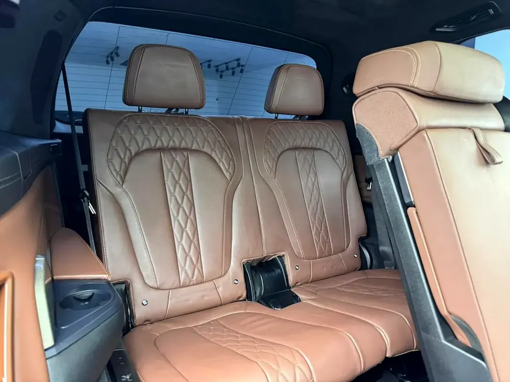 2020 BMW X7 xDrive40i M-Sport, 2026 BMW Warranty + Service Pack, Full BMW Service History, GCC - Image 19