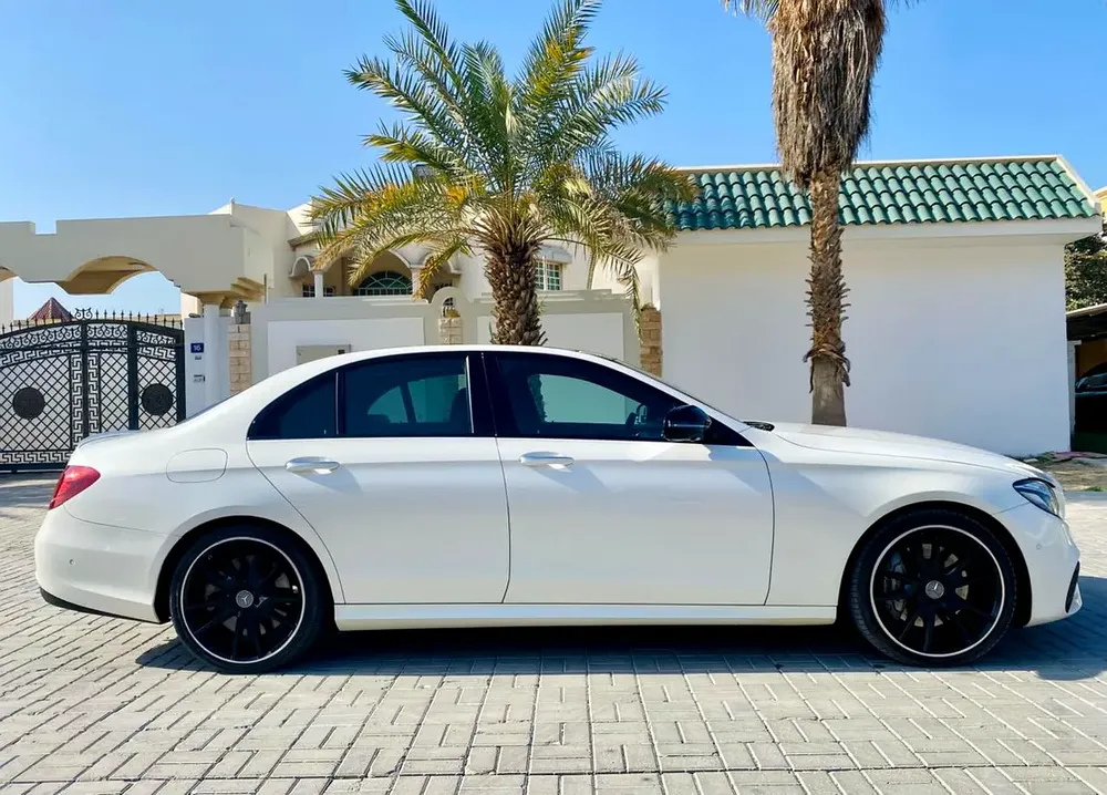 2018 MERCEDES E43 AMG 3.0L BITURBO 4MATIC || GCC || FULLY LOADED || MASTERPIECE|| PERFECT CONDTION - Image 4