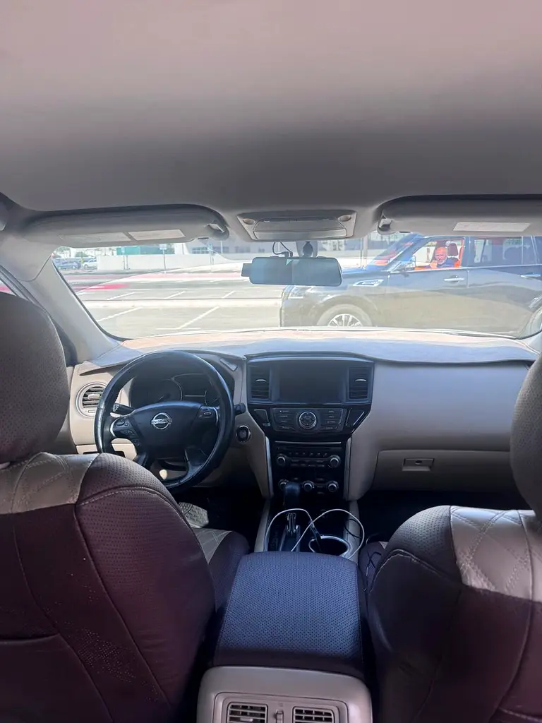 Nissan Pathfinder 2019 SV | GCC Specs | Family SUV - Image 4